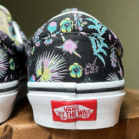 *NWOT* VANS Era Paradise Floral Sneaker - Picture 8 of 16